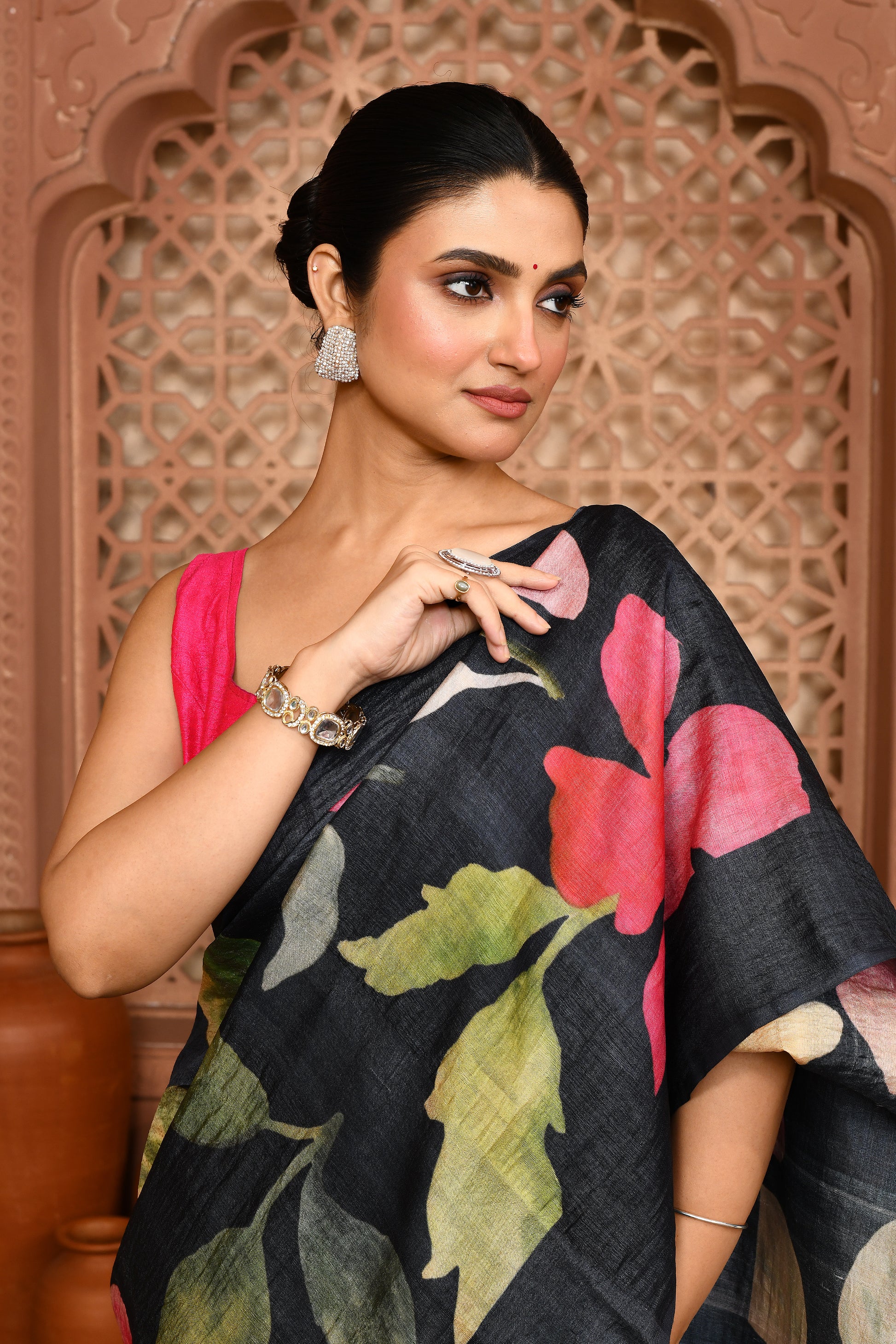 Raatrani Noir Saree