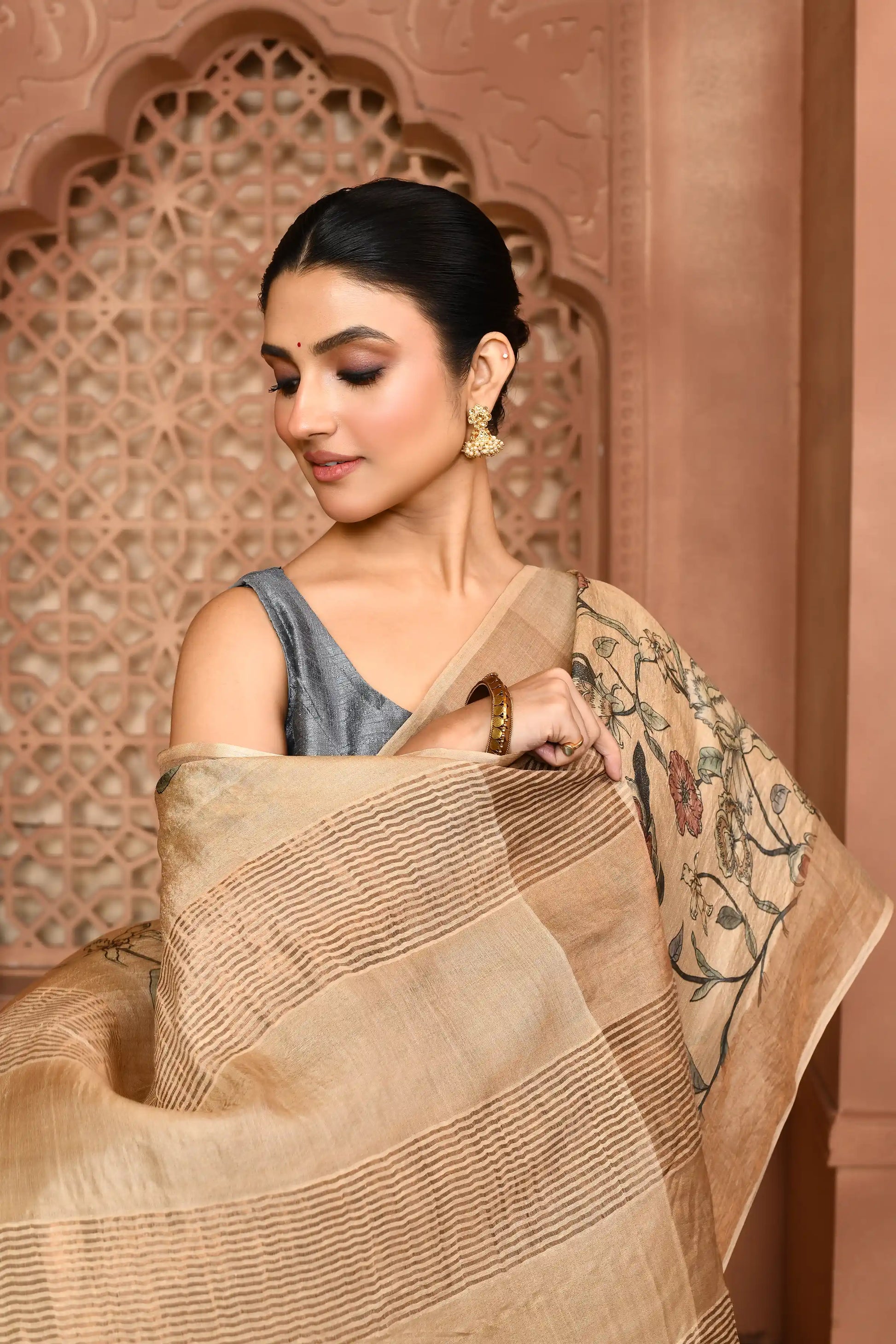 Aria Grace Tussar Silk Saree featured