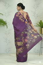 Load image into Gallery viewer, Avni: Zari Check Floral Silk Saree Saree