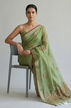 Load image into Gallery viewer, Saanvi Bloom Linen Tissue Saree Green Saree featured
