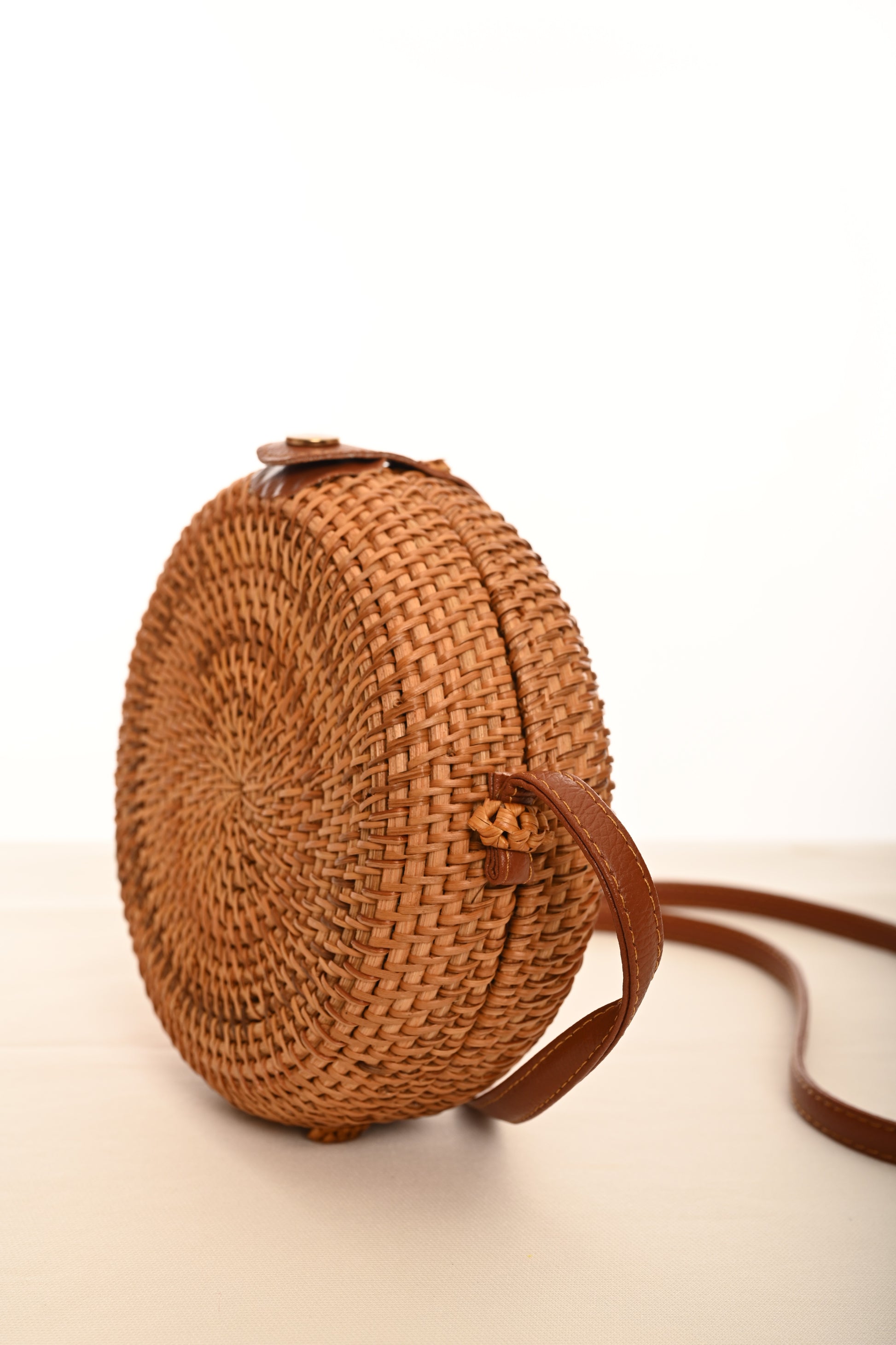 Brown Round Rattan Bag Clutch