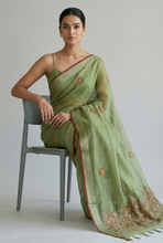 Load image into Gallery viewer, Saanvi Bloom Linen Tissue Saree Green Saree featured