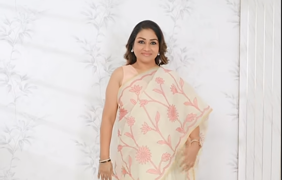 How to Drape a Linen Saree for a Crisp Look
